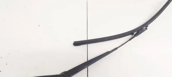 Volkswagen PASSAT B6 Front wiper blade arm 3C1955409C