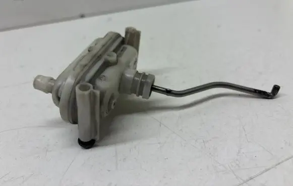 Volkswagen PASSAT B4 Central locking vacuum pump 3A9862159A
