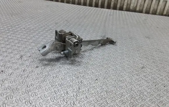 Opel Vectra C Front door check strap stopper