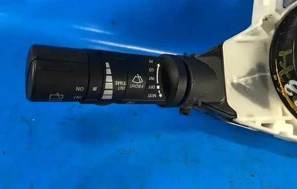 Nissan Pathfinder R51 Gear shift switch/knob 25260EA00A