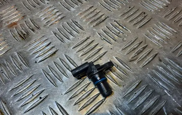 Volkswagen Touareg II Camshaft speed sensor 07L905163C