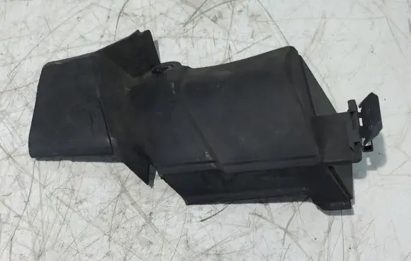 Ford Focus Intercooler air guide/duct channel BM518327AA