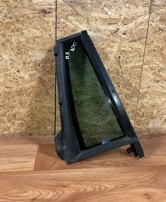 Ford Mondeo Mk III Rear vent window glass 43R001108 DOT27M73100AS3