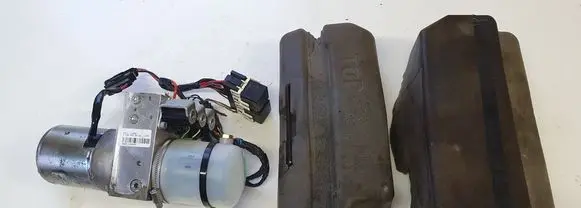 Audi S5 Convertible roof main ram cylinder 