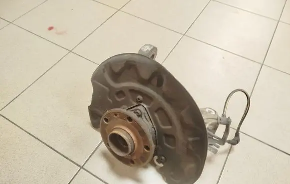 Volkswagen PASSAT B8 Front wheel hub 5Q0407258C