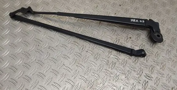Front wiper blade arm