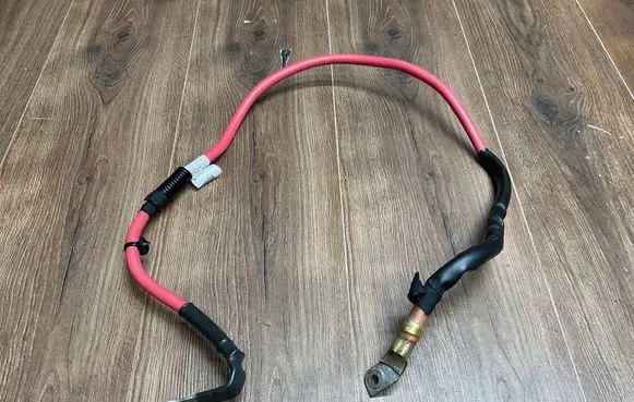 Mercedes-Benz E W213 Positive cable (battery) 33303513
