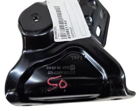 Skoda Fabia Mk3 (NJ) Fender mounting bracket 6V0821142