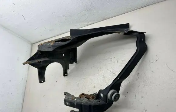 Mercedes-Benz CLS C219 Side radiator support slam panel 