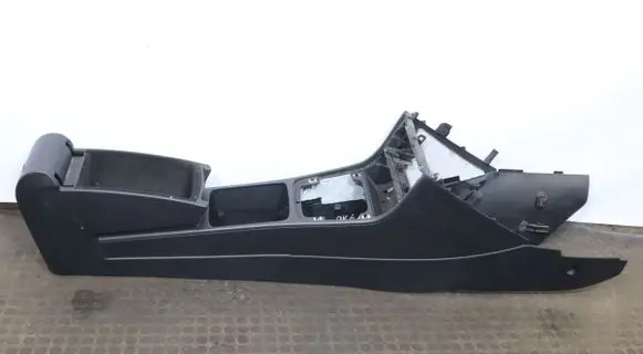 Volkswagen PASSAT CC Center console 