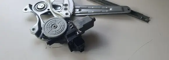 Nissan Leaf I (ZE0) Rear door window regulator motor