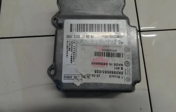 Volkswagen Golf VI Airbag control unit/module 5K0959655