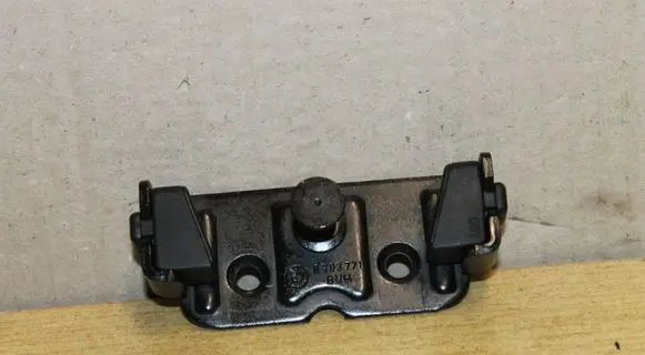 BMW 3 E46 Rear door lock loop/hook striker 8203771