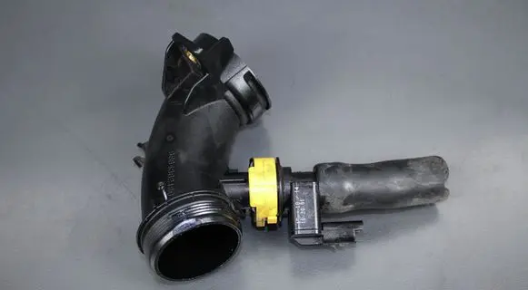 Peugeot 2008 I Turbo air intake inlet pipe/hose 9684362180