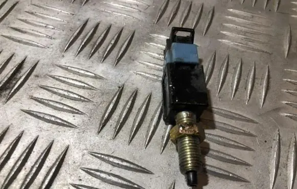 Nissan Navara D22 Brake pedal sensor switch