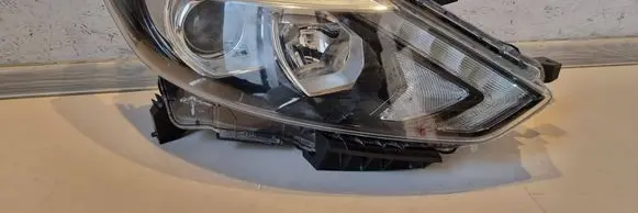 Nissan Qashqai Headlight/headlamp 10018013