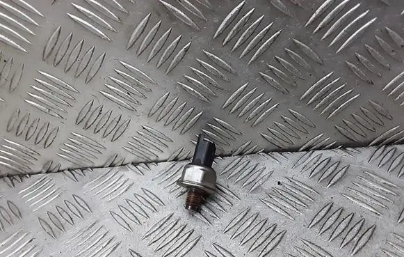 Renault Kangoo II Fuel pressure sensor 
