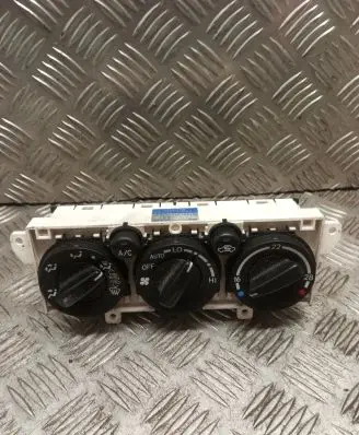 Toyota Avensis T220 Climate control unit 5590005091