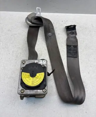 Volkswagen Golf IV Front seatbelt 1J4857705J