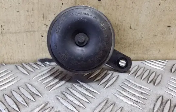 Nissan Juke I F15 Horn signal 25610BA60A