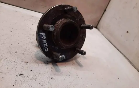 Mazda 5 Rear wheel hub
