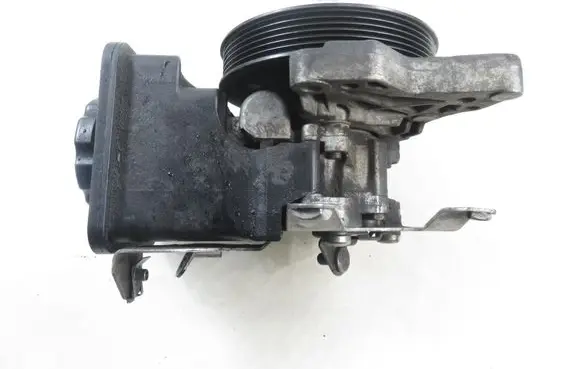 BMW X3 E83 Power steering pump 32417787106