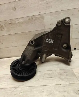 Opel Vectra C A/C compressor mount bracket 24401737