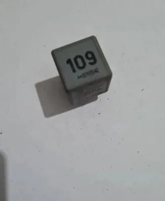 Volkswagen Transporter - Caravelle T5 Other relay 1J0906381A V23134B52X396