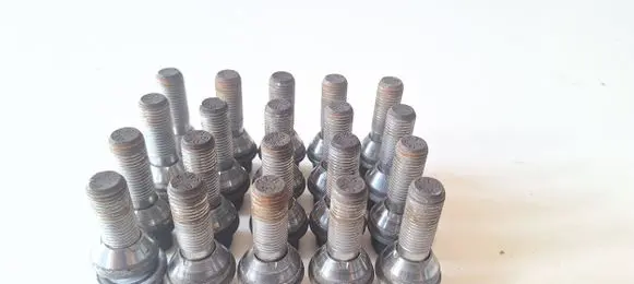 Volvo V70 Nuts/bolts K179