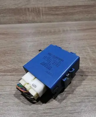 Toyota Auris 150 Door central lock control unit/module 8597012020 0515004070