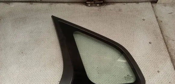 KIA Carens II Rear side window 
