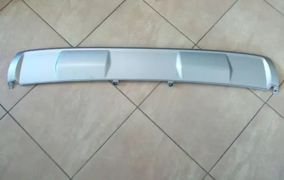 Front bumper lip