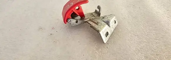 Engine bonnet (hood) release handle