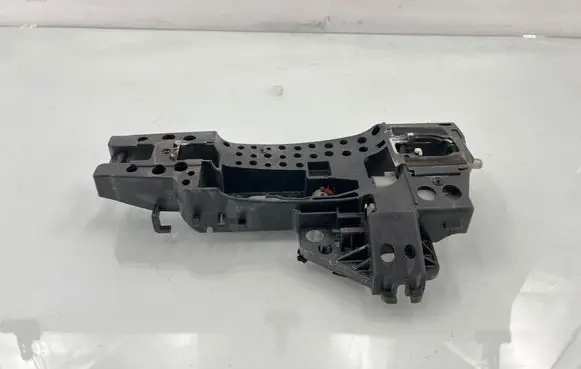 Audi Q7 4M Rear door exterior handle/bracket 4M0837885A 22236063