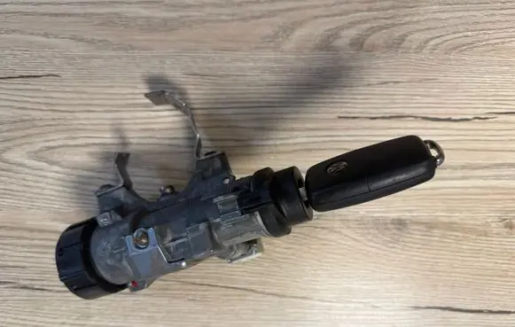 Volkswagen Polo V 6R Ignition lock 6R0905851F