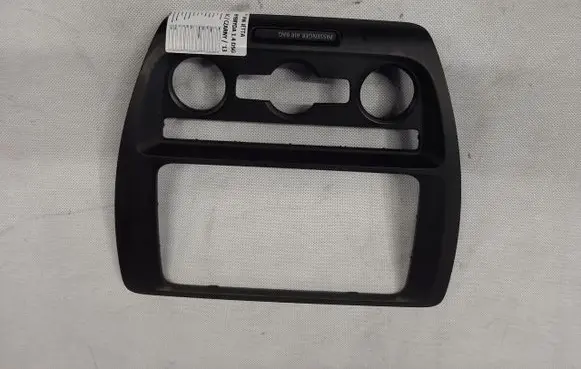 Volkswagen Jetta VI Climate control/heater control trim 5C6858071B