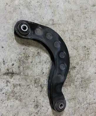 Volvo V40 Rear control arm 31406582