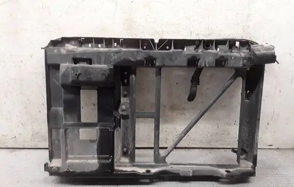 Radiator cooling fan shroud