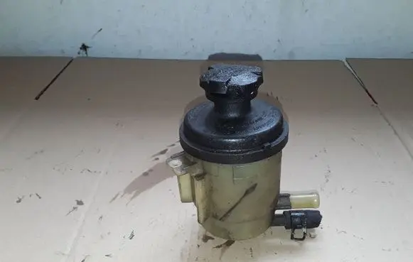 Hyundai Trajet Power steering fluid tank/reservoir NOCODE