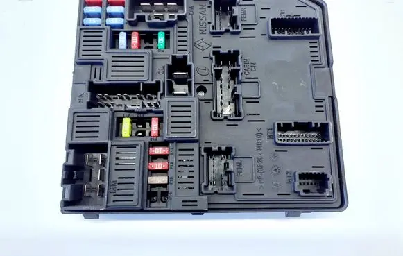 Nissan Qashqai Fuse module 284B74BA0A