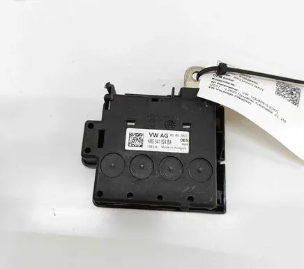 Volkswagen Touareg III Current control relay 4M0941824BA