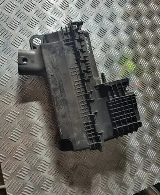 Renault Kangoo I Air filter box 8200557476