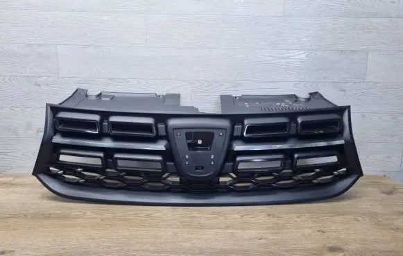 Dacia Sandero Front bumper upper radiator grill 623108484R