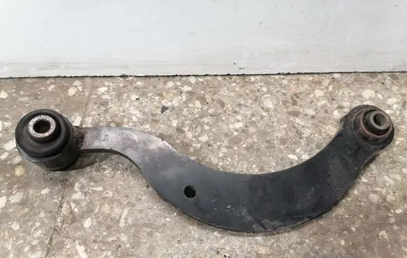 Toyota Avensis T270 Rear upper control arm/wishbone