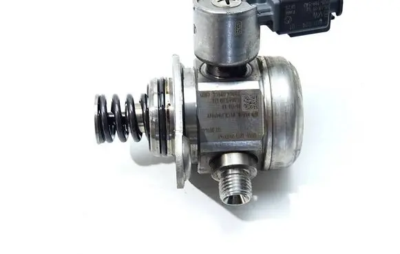 BMW X5 F15 Fuel injection high pressure pump 7610761