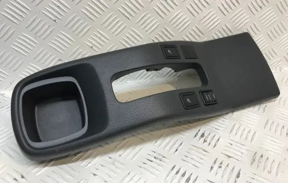 Suzuki SX4 Handbrake trim 7582279J0