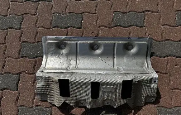 BMW 5 G30 G31 G38 Exhaust heat shield 7349227 51164310 1050A