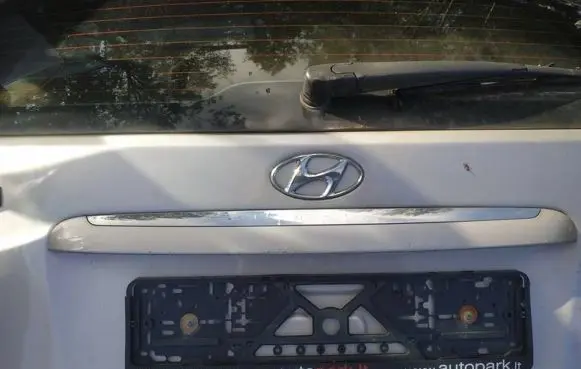 Hyundai i30 Trunk door license plate light bar 
