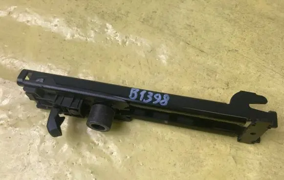 Mercedes-Benz B W245 Seat belt height adjuster A1698600588