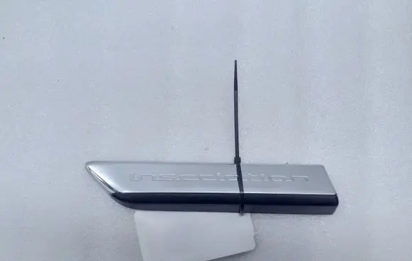 Fender trim (molding)